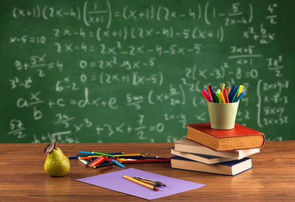 Aula de matemática da mesa da escola estudantil — Fotografia de Stock