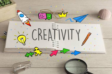 Yerdeki defter ve ofis aletleri