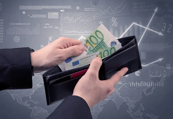 Χέρι επιχειρηματίας βγάζει ευρώ από το πορτοφόλι — Φωτογραφία Αρχείου