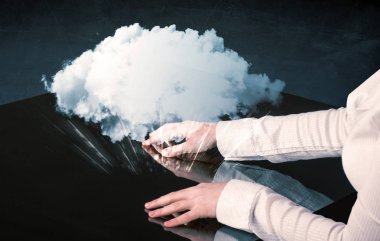 Etkileşimli tablo dokunmadan eller