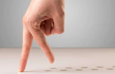 Yürüyen parmak kavramı