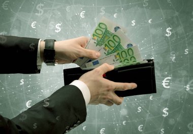 İşadamı el euro cüzdanından dışarı alır