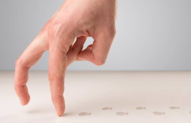 Yürüyen parmak kavramı