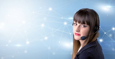 Genç kadın telemarketer