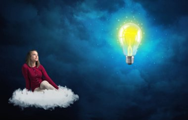 Bir bulut tanımak büyük ampul, üzerinde oturan kadın