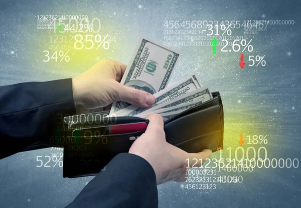 Affärsman hand tar ut dollar från plånbok — Stockfoto