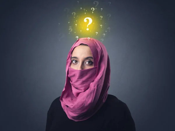 イスラム教徒の女性を niqab を身に着けて — ストック写真