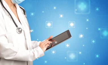 kadın doktor tablet ile