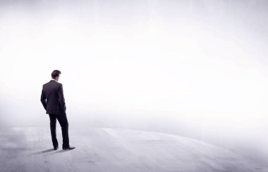 Dikiz duran iş kişi