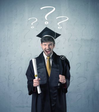 Soru işaretleri çizilmiş genç mezun.