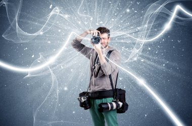 Dinamik çizgileri olan profesyonel fotoğrafçı.