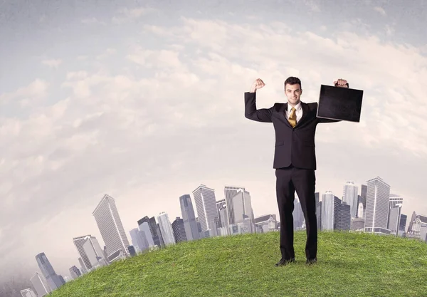 Man standing in front of city landscape — Stock Photo, Image