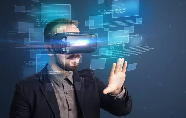 Homme d'affaires avec lunettes de réalité virtuelle — Photo