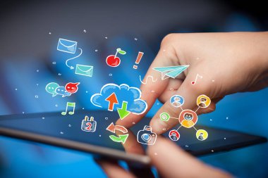 Tablet ile sosyal simgeler dokunmadan parmak