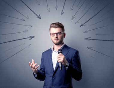 İşadamı holding mikrofon