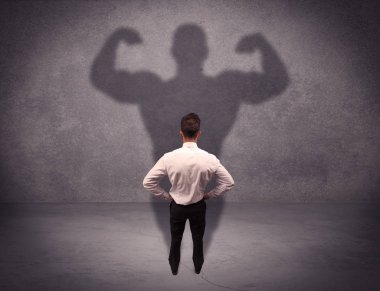 Güçlü gölgesi olan başarılı bir iş adamı.