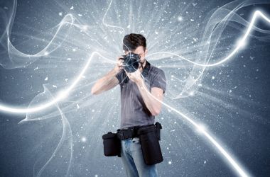 Dinamik çizgileri olan profesyonel fotoğrafçı.