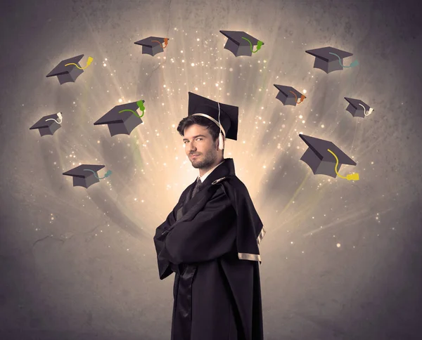 Graduado universitario con muchos sombreros voladores — Foto de Stock