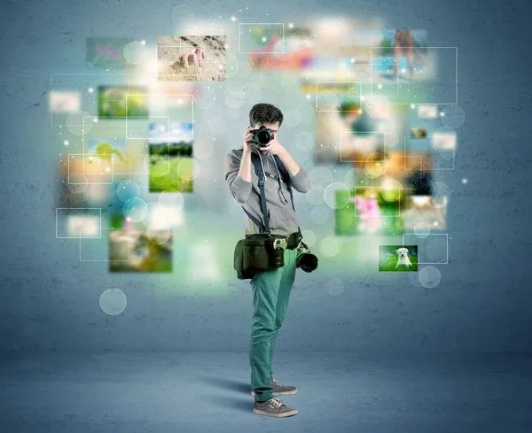 Photographer with pictures from the past — Stock Photo, Image