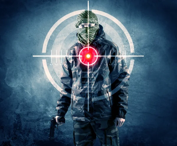 Terörist silah ve lazer hedef onun vücudunda adamla maskeli — Stok fotoğraf