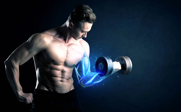 Fit atleta levantamiento de peso con el concepto de luz muscular azul — Foto de Stock