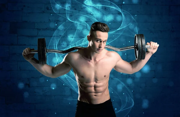 Attraktiv stark fitness kille lyfta vikt — Stockfoto