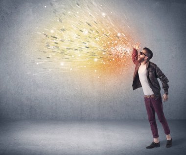 Moda mankeni renkli sıçrama diye bağırıyor.