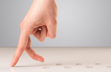 Yürüyen parmak kavramı