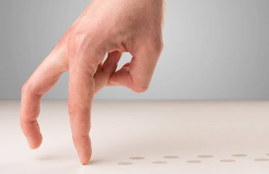 Yürüyen parmak kavramı