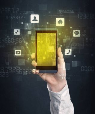el ile altın perde smartphone tutarak