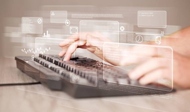 Yüksek teknolojili tuşlarla klavyeye dokunmak