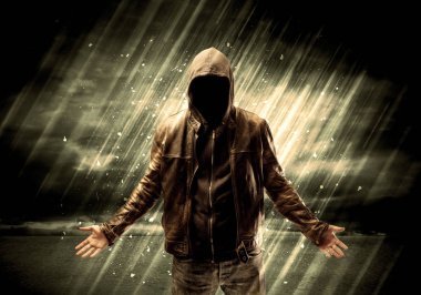 Sigara içen tehlikeli bir suçlu.