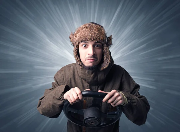 Hombre sosteniendo el volante — Foto de Stock