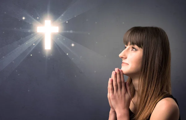 Modlit se dívka koncept — Stock fotografie