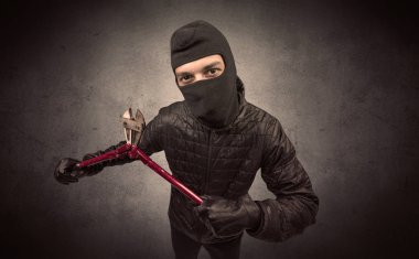 Hırsız aracı ile.