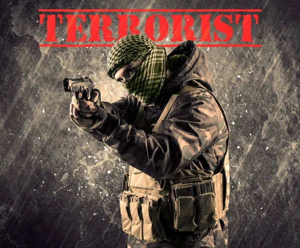 Dangerous masked and armed man with terrorist sign on grungy bac — Stock Photo, Image