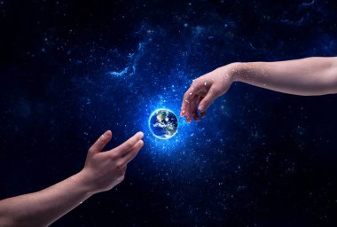 Eller uzayda Dünya 'ya dokunuyor