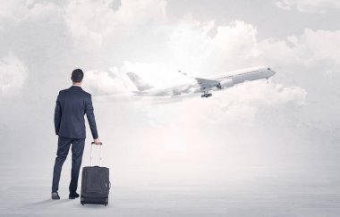 Uçak için yürüyüş Bagaj ile işadamı