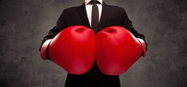 Boks işadamı ile kırmızı boks eldivenleri 