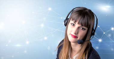 Genç kadın telemarketer