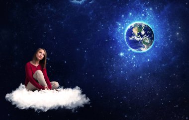 Seyyare yerküre seyir bulut üzerinde oturan kadın