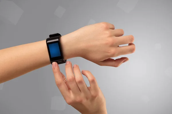 Female hand wearing smartwatch — Stock Photo, Image