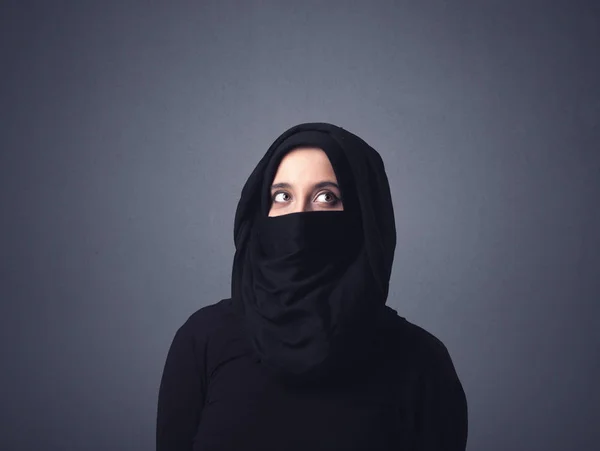 Muslim woman wearing niqab — Stock Photo, Image