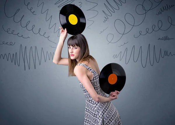 ビニール レコードを保持している女性 — ストック写真