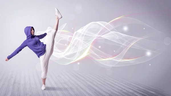 Bailarín de breakdance urbano con líneas blancas — Foto de Stock