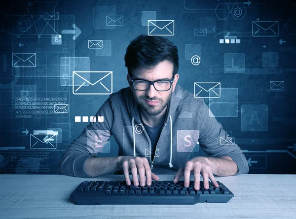 Intruder hacking concetto di codici di accesso e-mail — Foto Stock