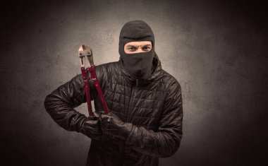 Hırsız aracı ile.