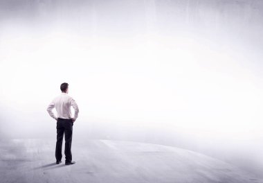 Dikiz duran iş kişi