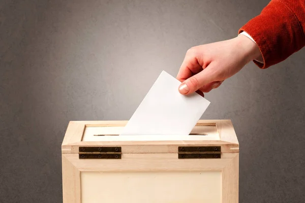 Ballot box with person casting vote — Stock Photo, Image