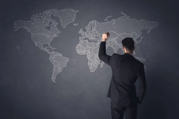 Homem de negócios com mapa do mundo — Fotografia de Stock